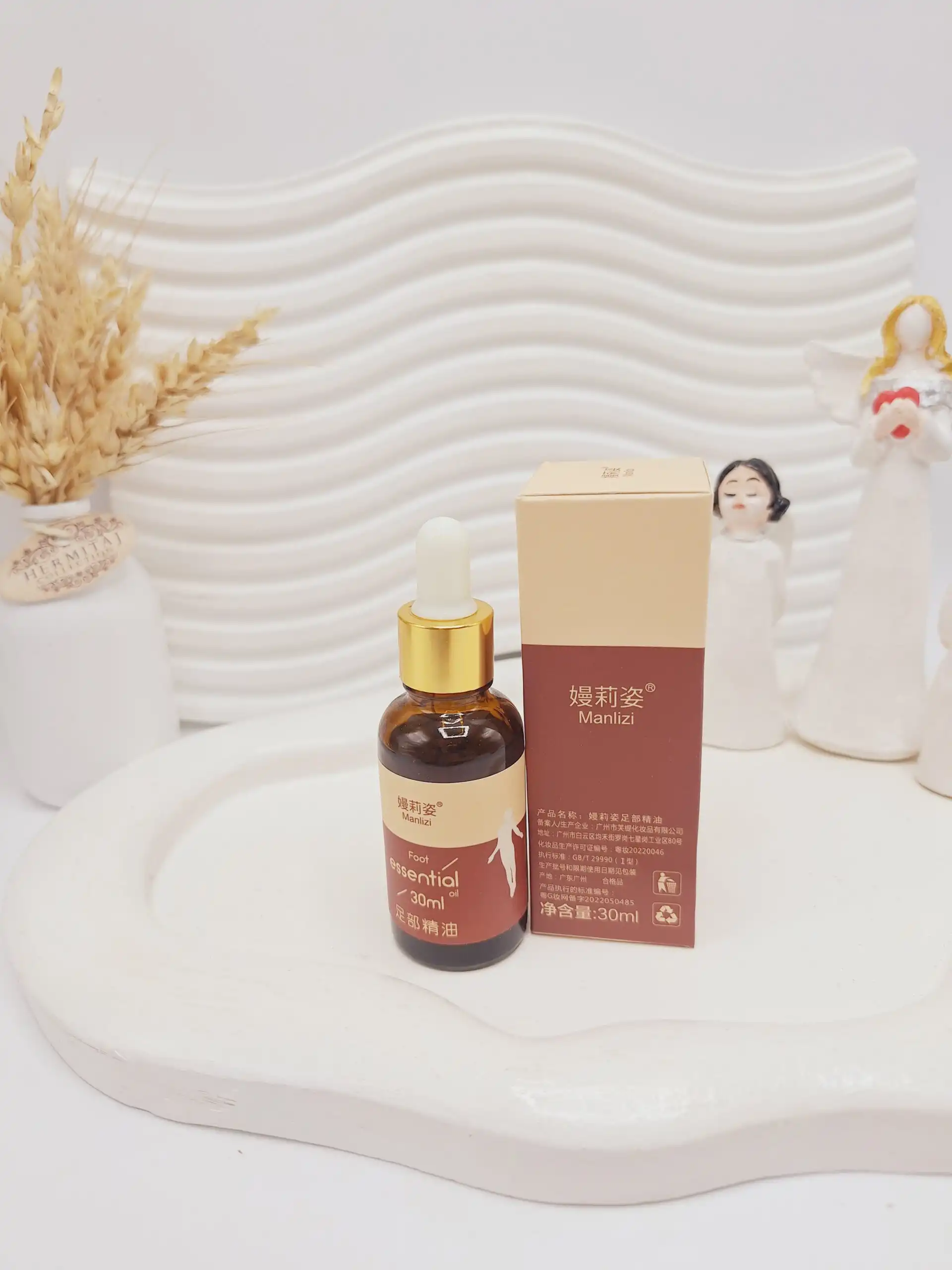 روغن ماساژ پا مناسب نرم کننده کف پا های خشک 30ml برند Manlizi کد 3708