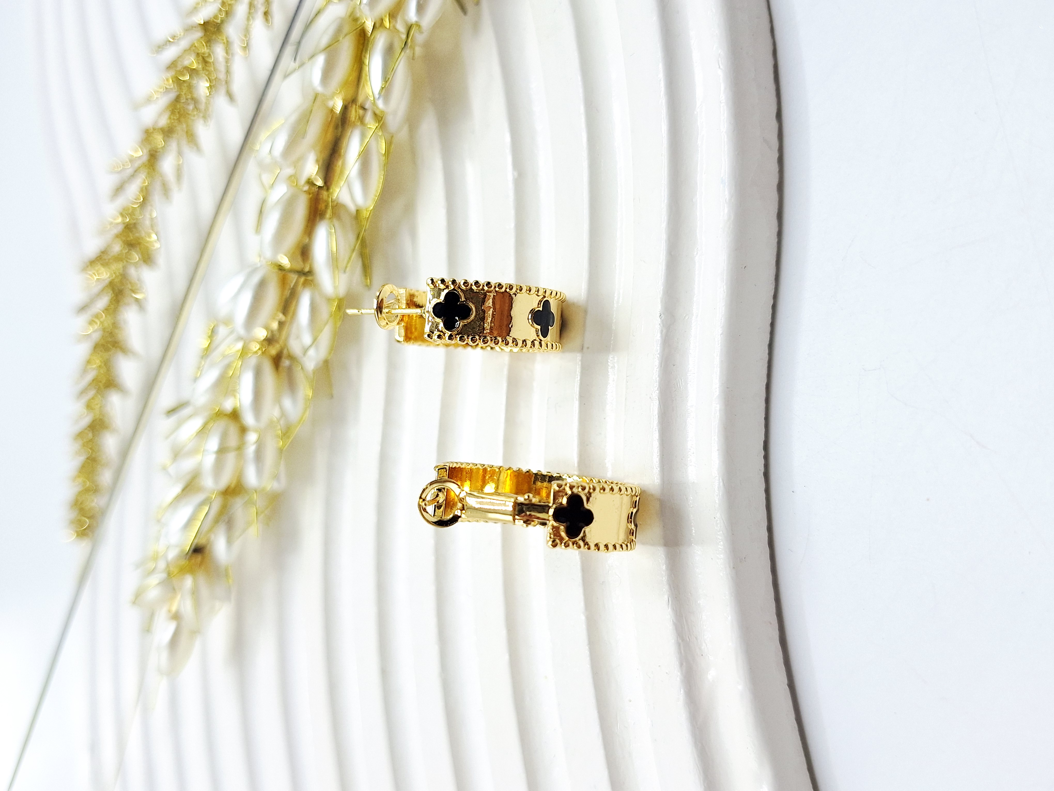 گوشواره ونکلیف مدل گرد رنگ مشکی