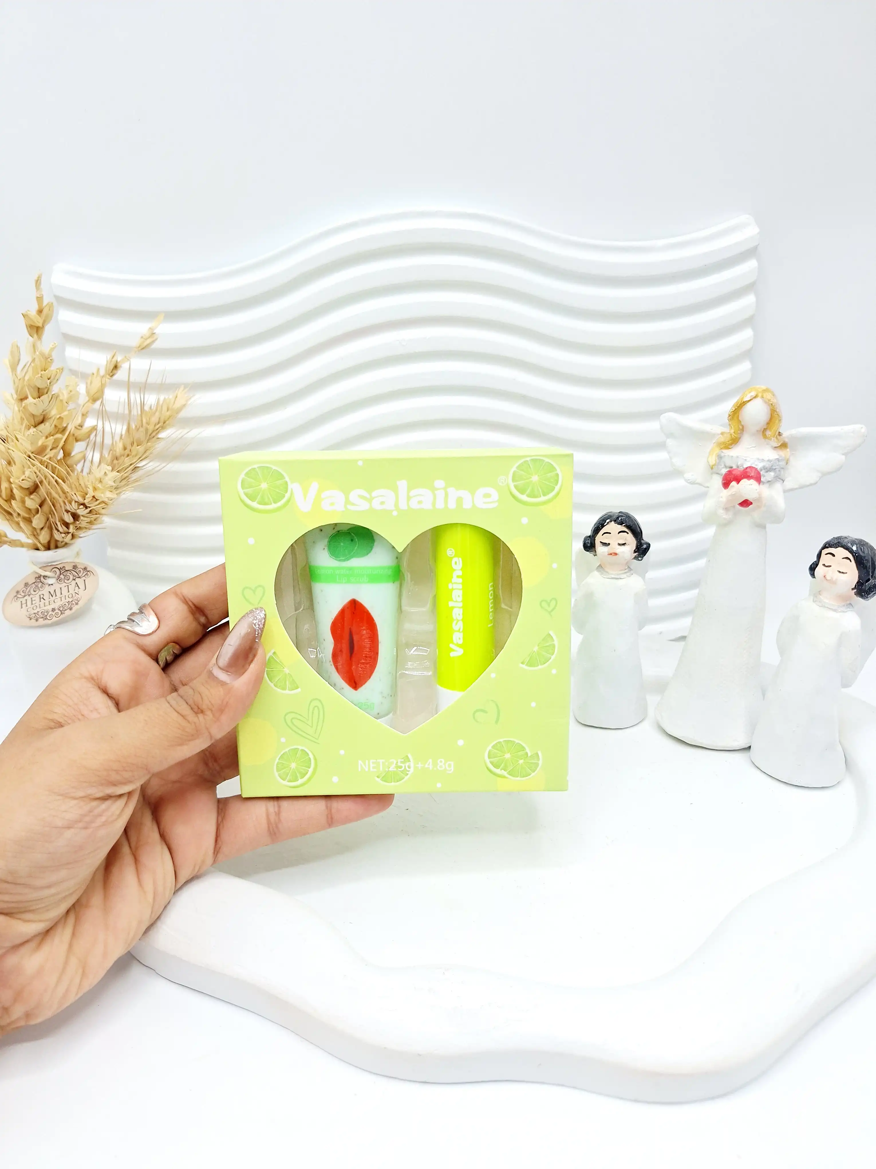 پک 2 عددی اسکراب لب قلبی و بالم لب برند وازلینا Vaseina رایحه میوه ای کد 8278